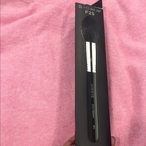 Sigma Beauty F25 Tapered Face Brush in Black and Silver